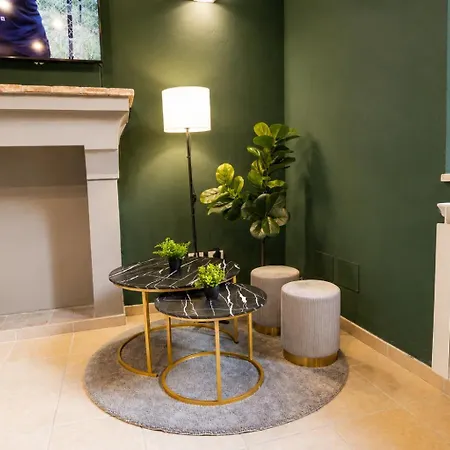 Casa Con Ingresso Indipendente *